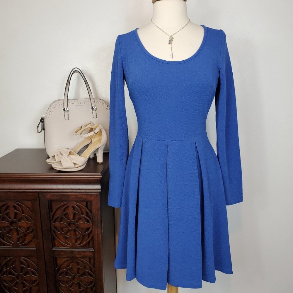 White Mark Flattering Scoop Neck Long Sleeve Pleated Dress NEW NWT Size M